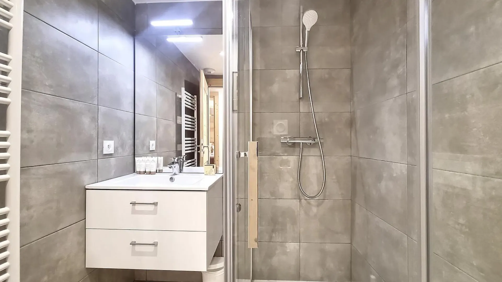 לה ג'ט La Bruyere - Appartement - 6Pers לה ג'ט